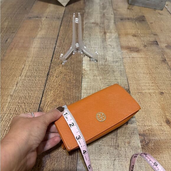 Tory Burch Sunglasses Case - Picture 10 of 12